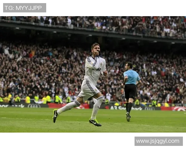 足球球星壁纸高清干净简约风格完美呈现体育魅力与青春活力