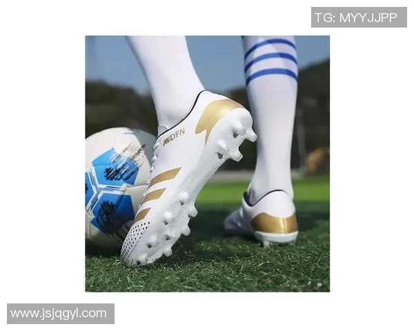 足球鞋碎钉设计灵感来自顶级球星的专属同款款式极致展现运动激情